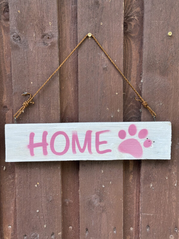 Holzschild Home mit Hundepfote – Bild 2